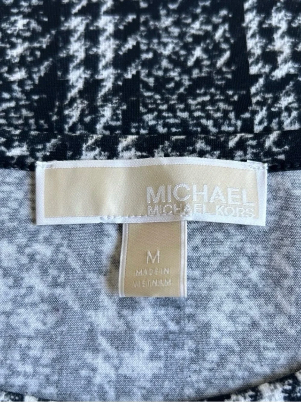 New Michael Kors Black White Rayon Long Sleeve Top size M.